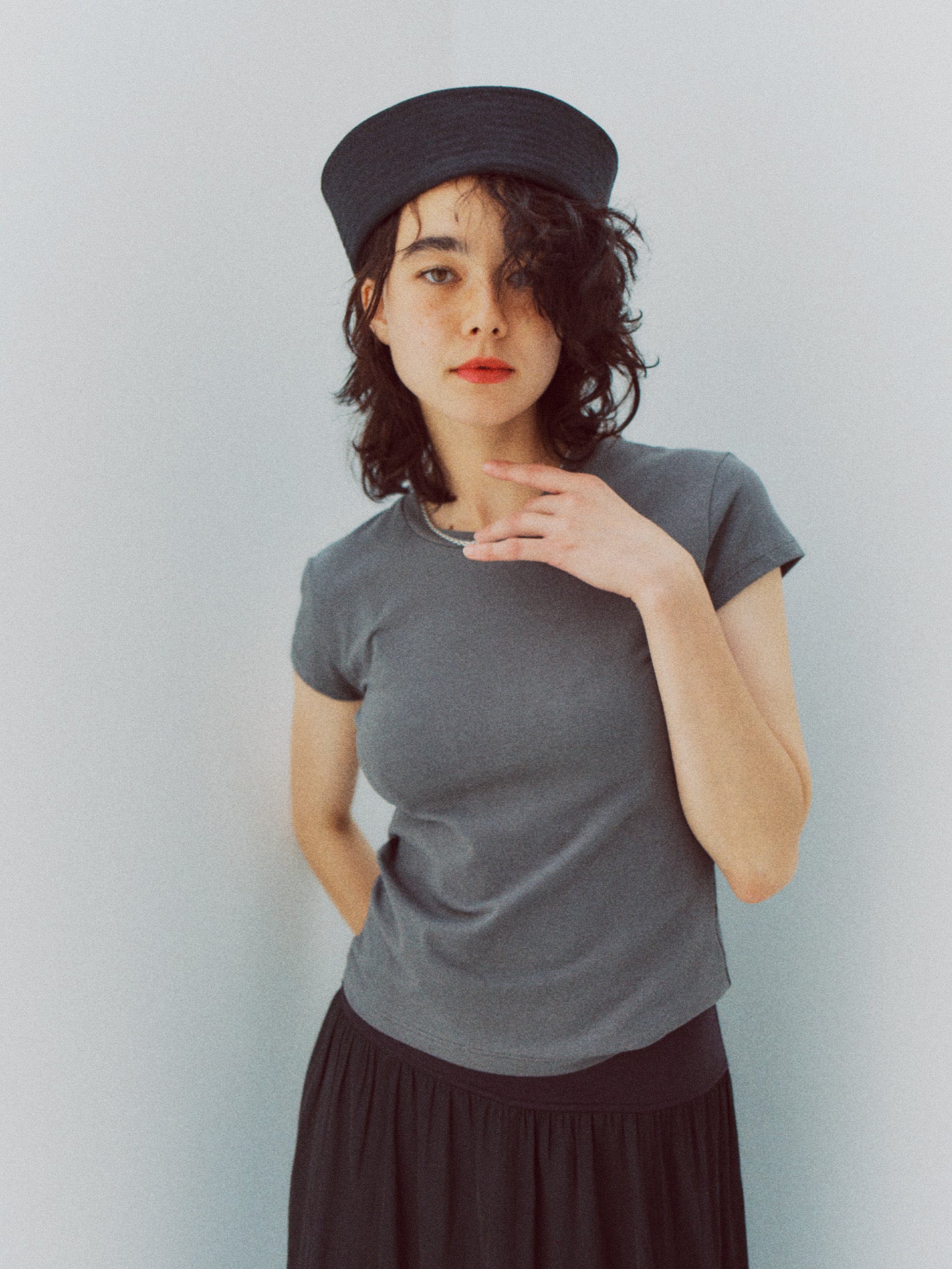 KIKI BABY TEE (charcoal gray)