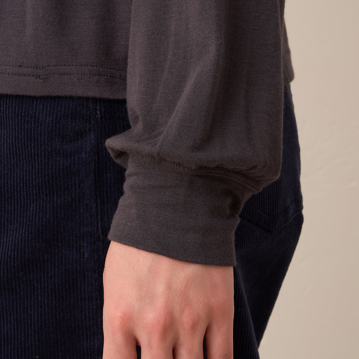 ANDIE LONG SLEEVE (charcoal gray)