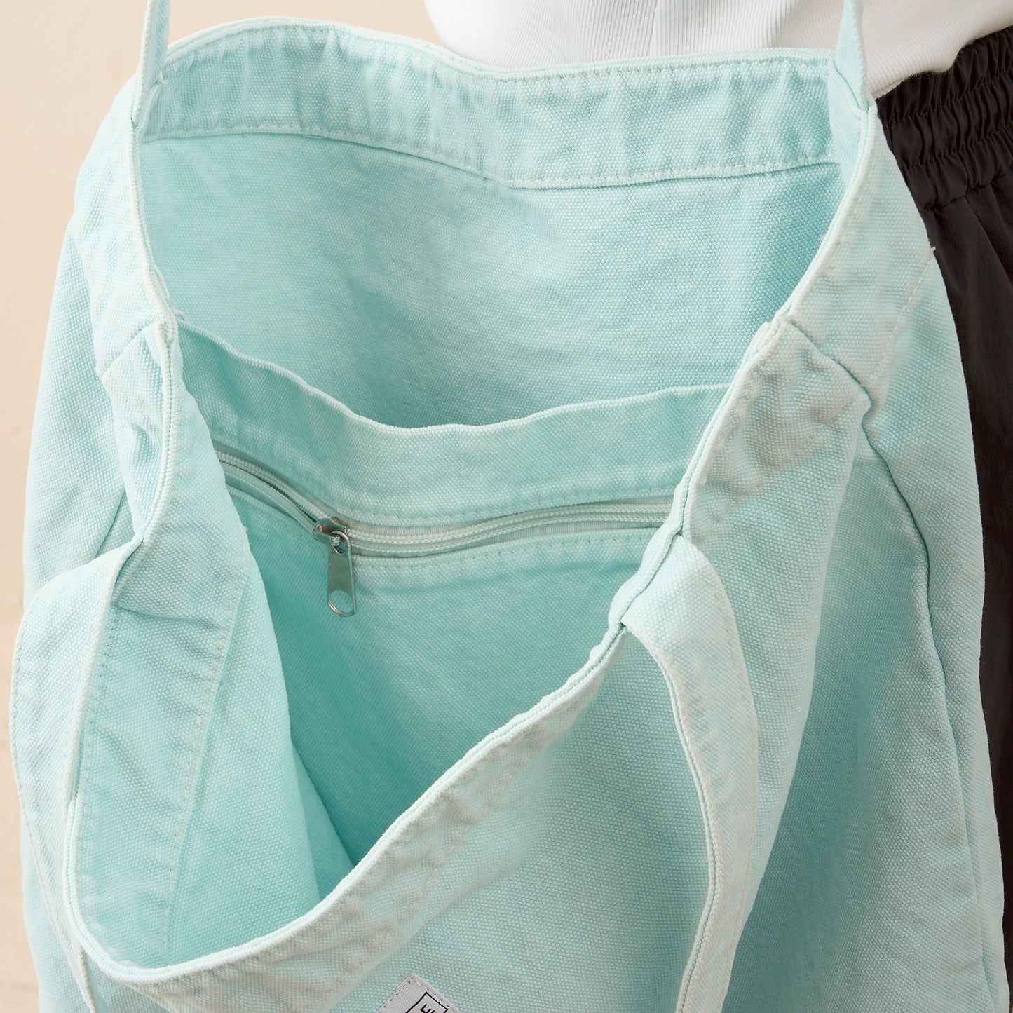 TNH NEIGHBOR TOTE
