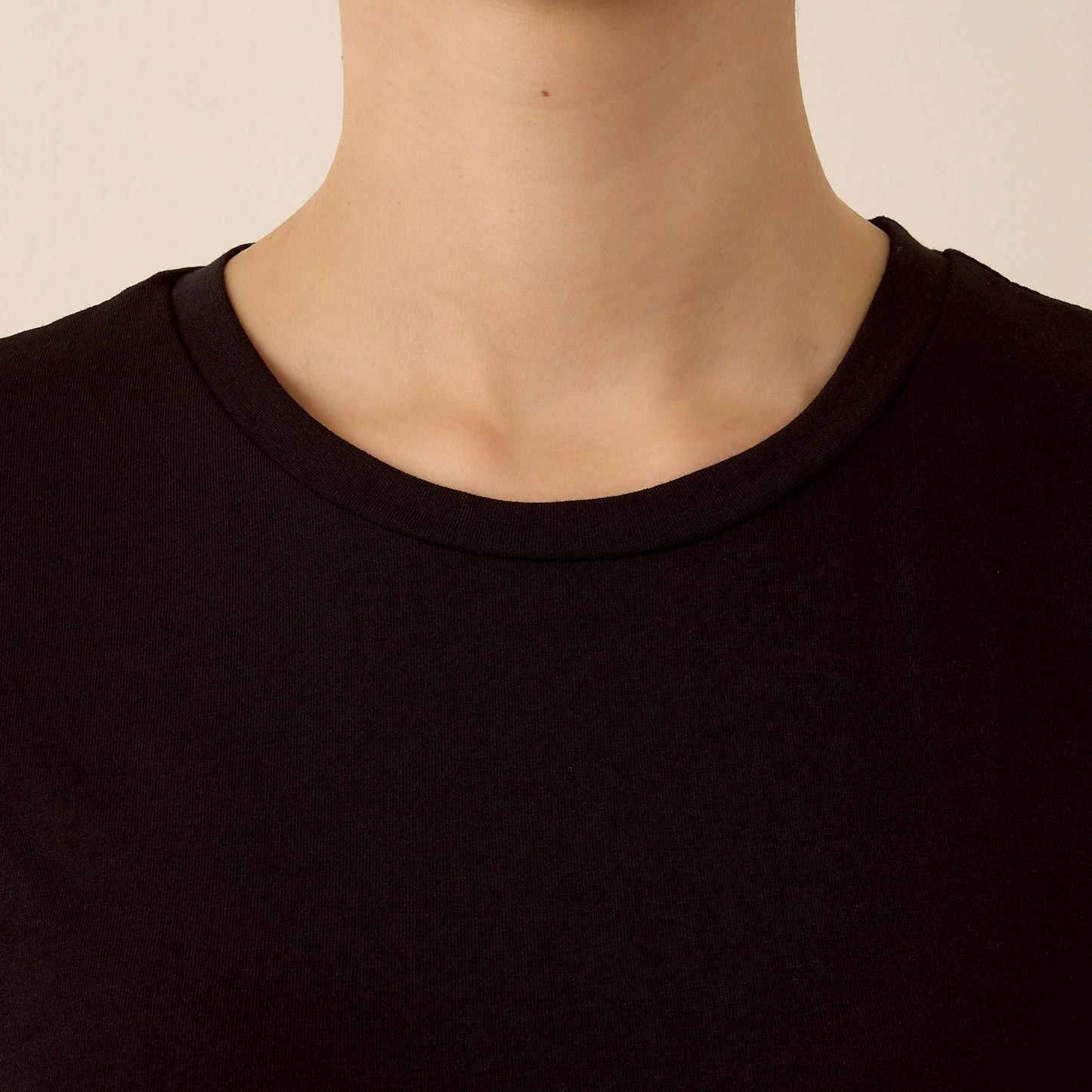 KIKI BABY TEE (black)