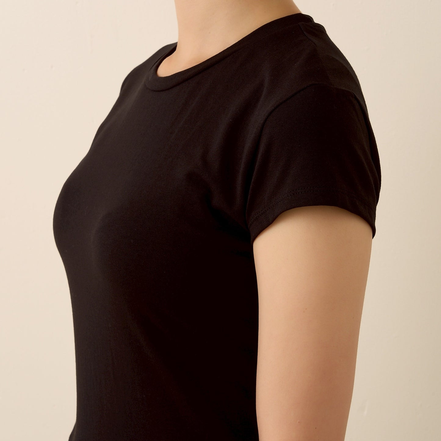 KIKI BABY TEE (black)