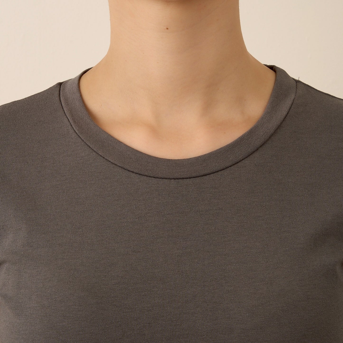 KIKI BABY TEE (charcoal gray)