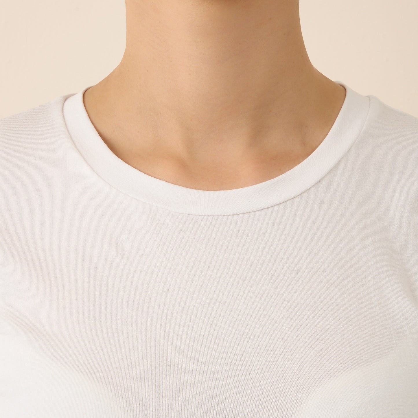 KIKI BABY TEE (white)