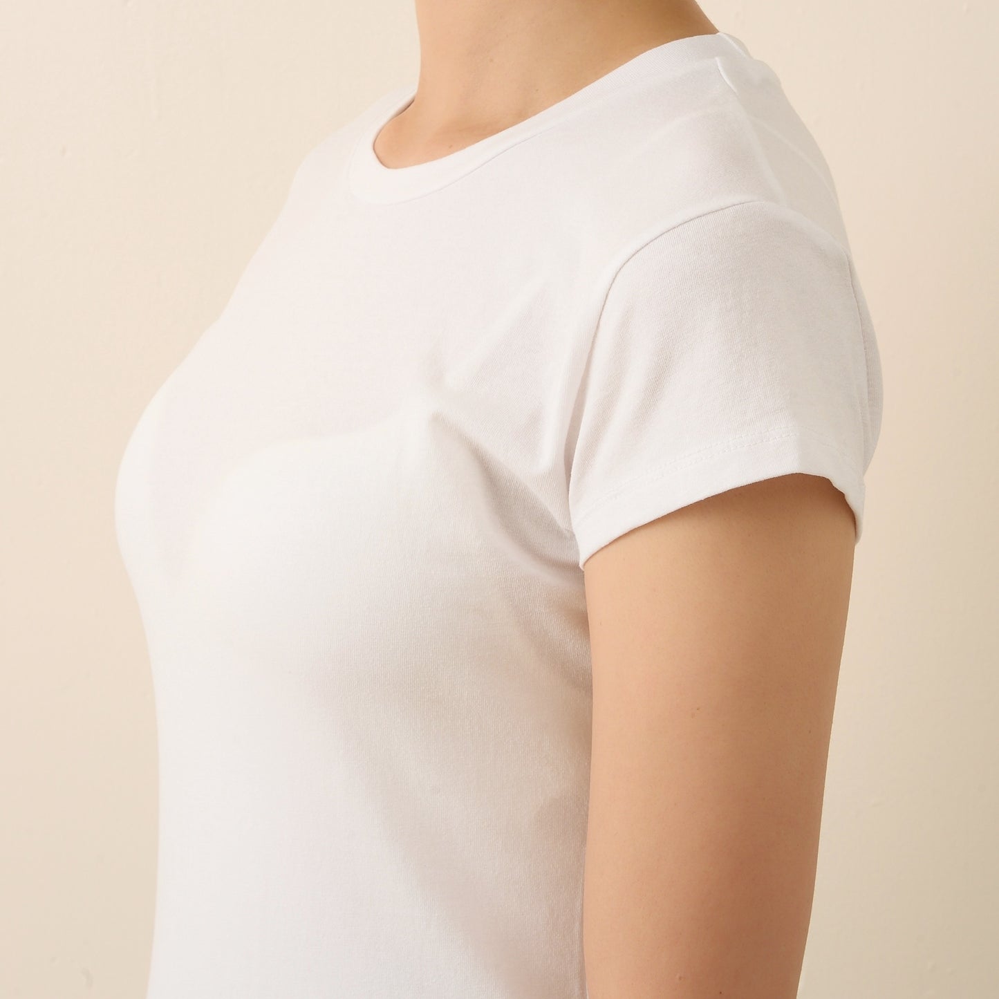 KIKI BABY TEE (white)