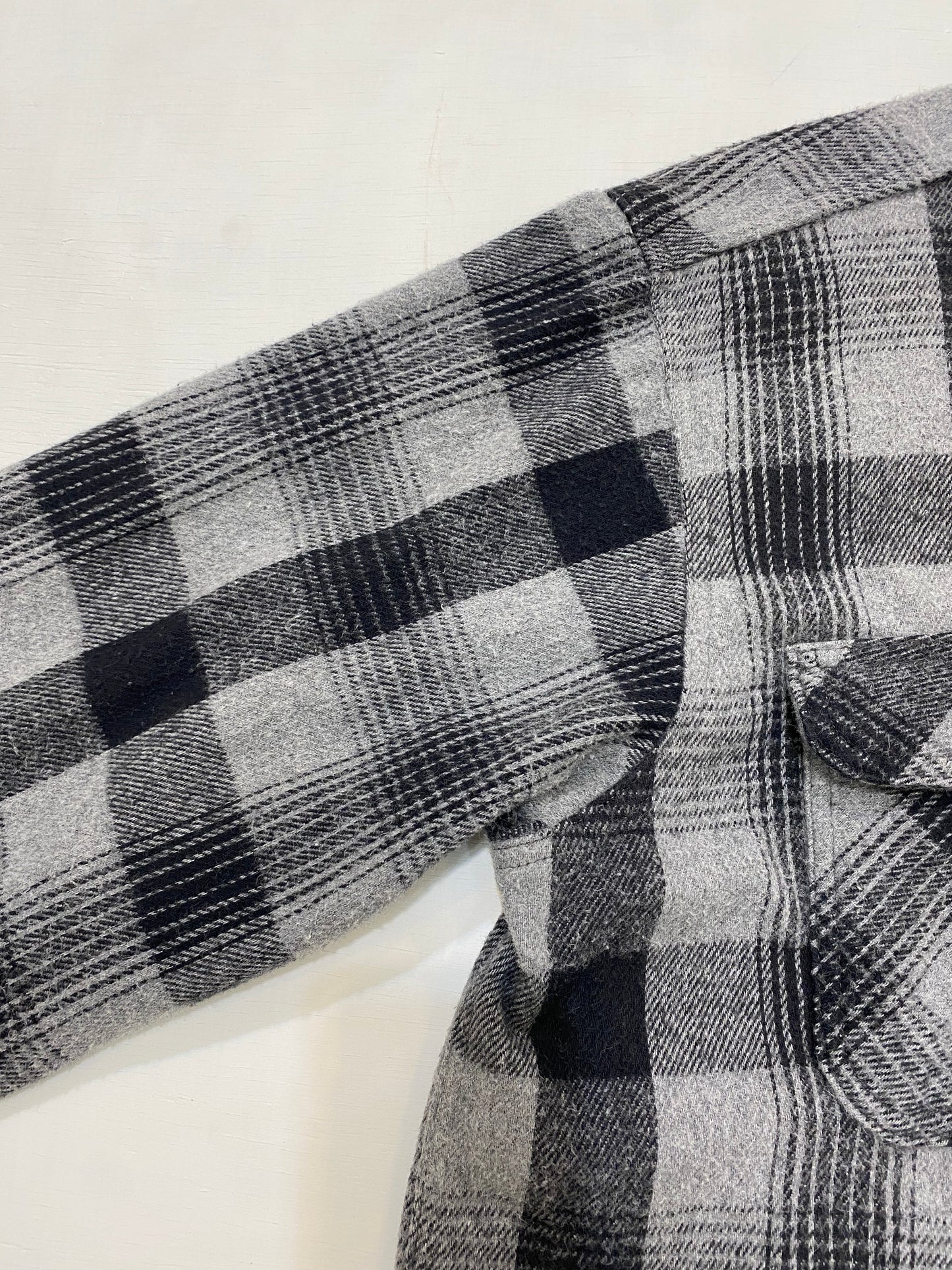 (古着) チェックシャツ.４